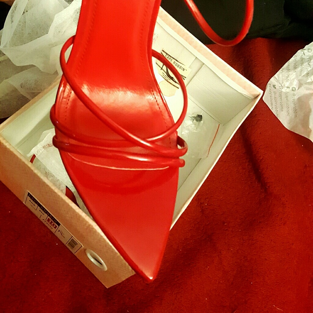 Flash sale!! ONE LEFT SIZE 10 !!! Red heels - Picture 6 of 6